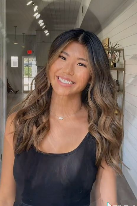 Summer Hair For Asian Hair, Asians With Highlights Black Hair, Filipina Balayage Hair, Black Hair Balayage Filipino, Haircolor Ideas For Filipina, Asian With Brown Highlights, Money Piece Balayage Asian Hair, Asian Caramel Balayage, Balayage Hair Brunette Asian