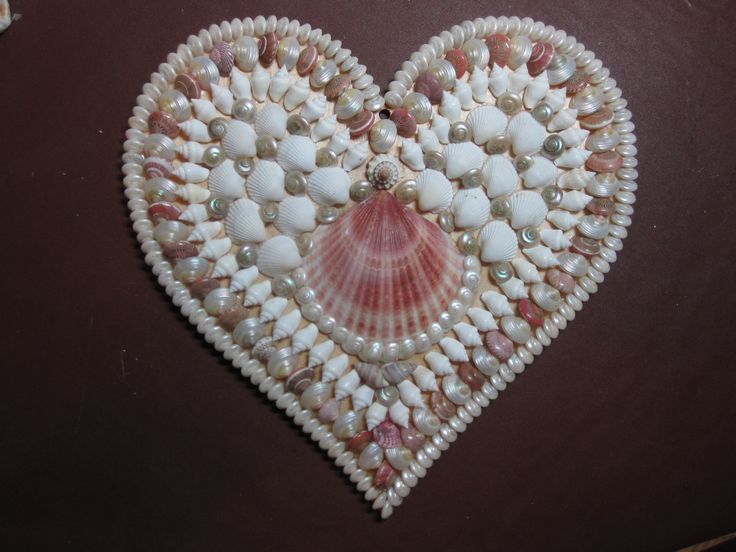 a heart made out of seashells and pearls