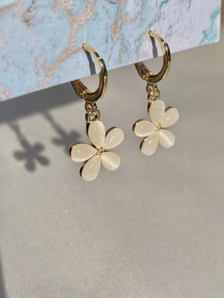 This piece is a elegant opal flower that will definitely catch everyone's eyes! Flower Hoop Earrings, Chino Hills, Jewelry Lookbook, Stone Studs, Pink Stone, Earrings Photo, Ear Jewelry, Elegant Earrings, Bling Bling