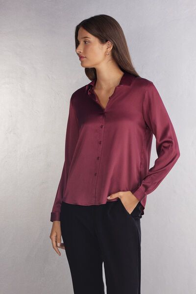 Long sleeve shirt in light stretch silk with collar and buttons up the middle. Back yoke with pleat for a draped, loose fit. Buttoned cuffs and rounded hem. Elegant V-neck Shirt For Daywear, Elegant V-neck Shirt With Button Cuffs, Chic Blouse With Spread Collar And Placket, Elegant Fall Blouse With Placket, Elegant Long Sleeve Blouse With Placket, Chic Blouse With Cuffed Sleeves And Collared Neckline, Elegant Shirt With Collared Neckline And Placket, Elegant Tops With Placket And Spread Collar, Chic Solid Shirt With Placket