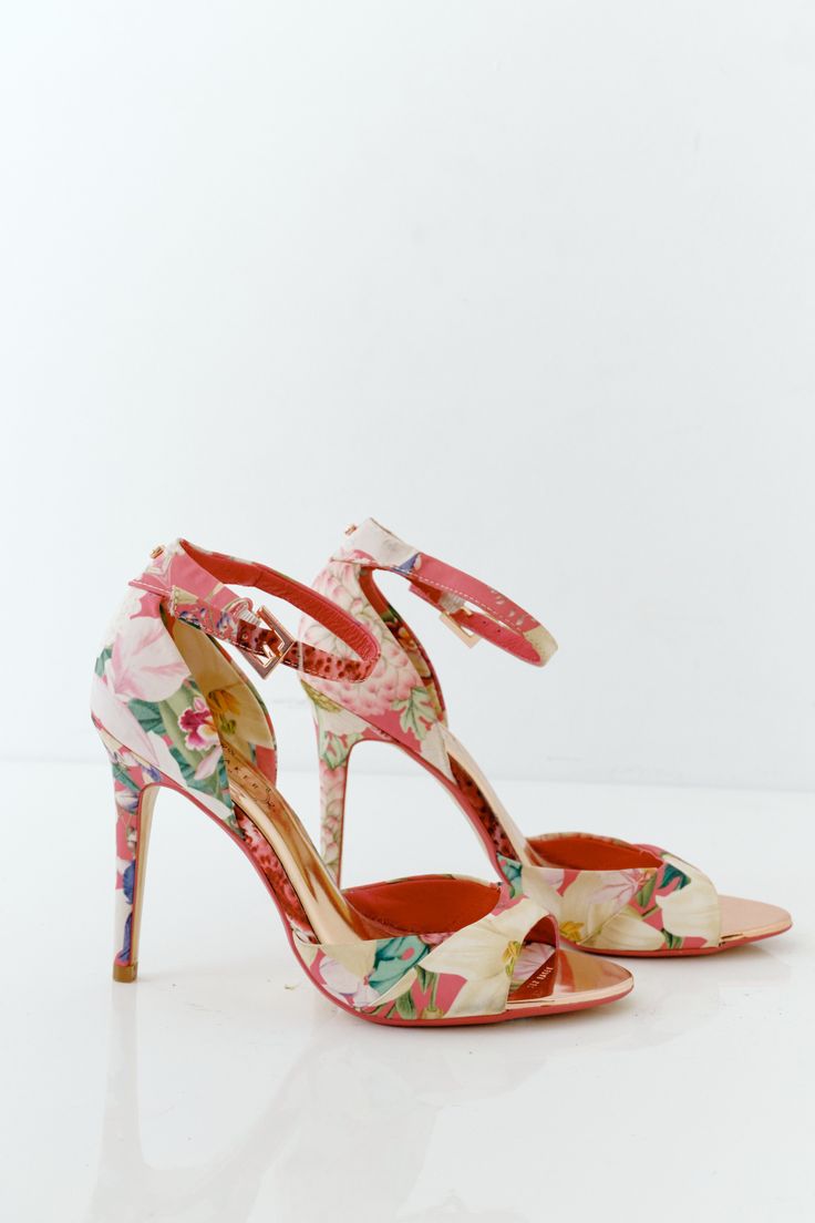 Ted Baker open toe floral print stiletto. Approx. 3.5" heel Rating: 9/10 - Minimal Signs of Wear Spring Floral Print Pointed Toe Heels, Chic Spring Heels With Floral Print, Chic Floral Print Heels For Spring, Chic Spring Floral Print Heels, Spring Floral Print Sandals With Open Heel, Spring Floral Print Open Heel Sandals, Feminine Fitted Heels With Floral Print, Spring Floral Print High Heels, Elegant Floral Print Open Heel Sandals