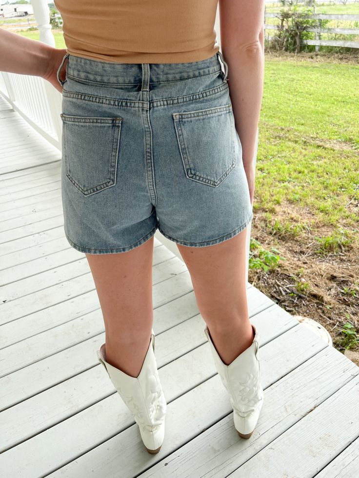 light wash denim shorts with daisy fits TTS, model is wearing a size small and is normally a 2/4 Light Wash Denim Shorts, Spring Has Sprung, Floral Shorts, Romper Dress, Light Wash Denim, Boss Babe, Sale House, Flare Jeans, Denim Shorts