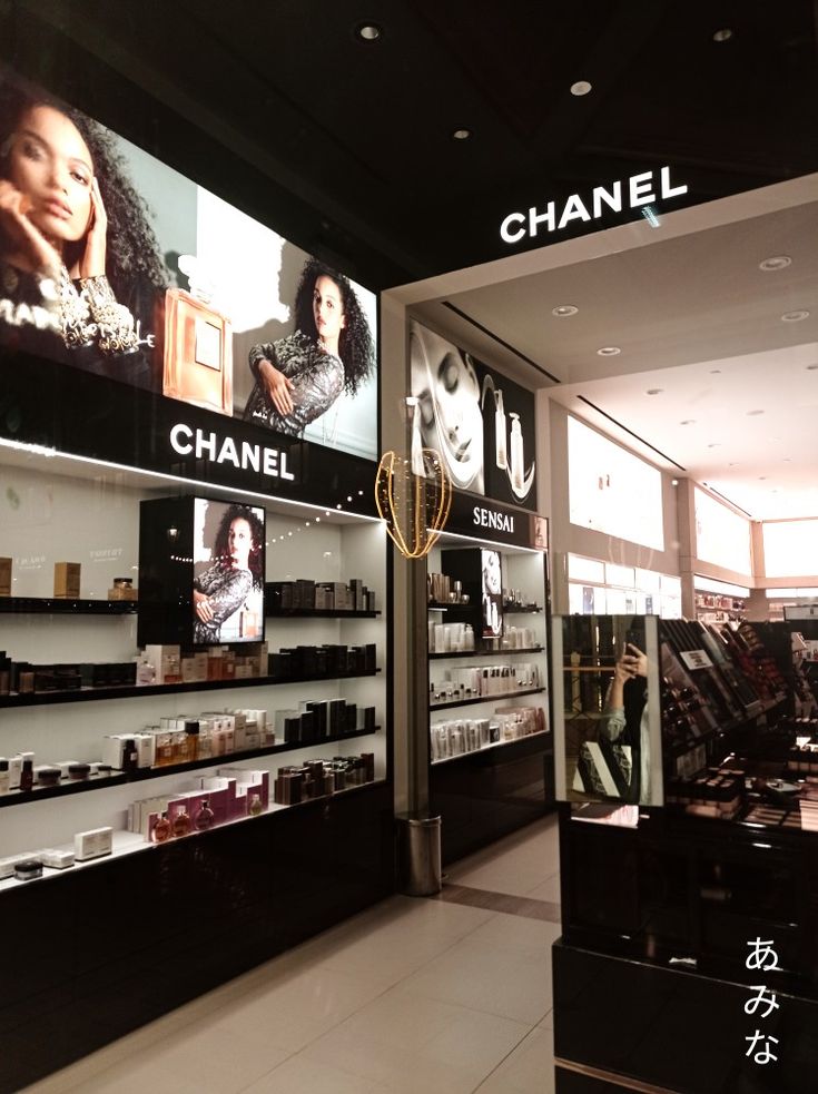 Chanel store photograph Dior Aesthetic Store, Chanel Ambassador Aesthetic, Chanel Store Interior, Chanel Store Aesthetic, Fashion Workspace, Chanel Interior, Store Counter Design, Brands Aesthetic, Chanel Girl