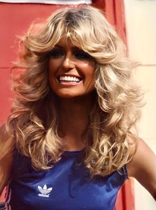 Farrah Fawcett Medium Length Hair, 1970s Blowout Hair, Ferra Faucet Hair 70s, 80s Actresses Aesthetic, Farrah Haircut, 70s Glamour Hair, 70s Hair Inspiration, 70 Hairstyles 1970s Long Hair, 70s Shaggy Hair Long