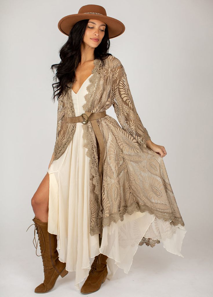 Boho Wedding Guest Outfit, Country Style Dresses, Sweaters Trendy, Taupe Wedding, Boho Mother, Puffer Vests, Western Wedding Dresses, Outfit Wedding Guest, Flowy Maxi Dress