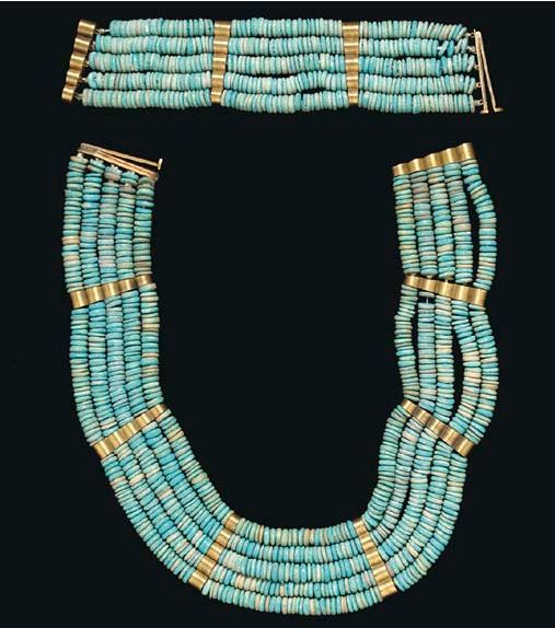 AN EGYPTIAN FAIENCE BEAD JEWELRY SUITE NEW KINGDOM, DYNASTY XVIII, 1550-1307 B.C. Ancient Egypt Jewelry, Starověký Egypt, Beading Designs, Egypt Jewelry, Ancient Egyptian Jewelry, Ancient Jewels, Ancient Jewellery, Historical Jewellery, Long Pearl Necklaces