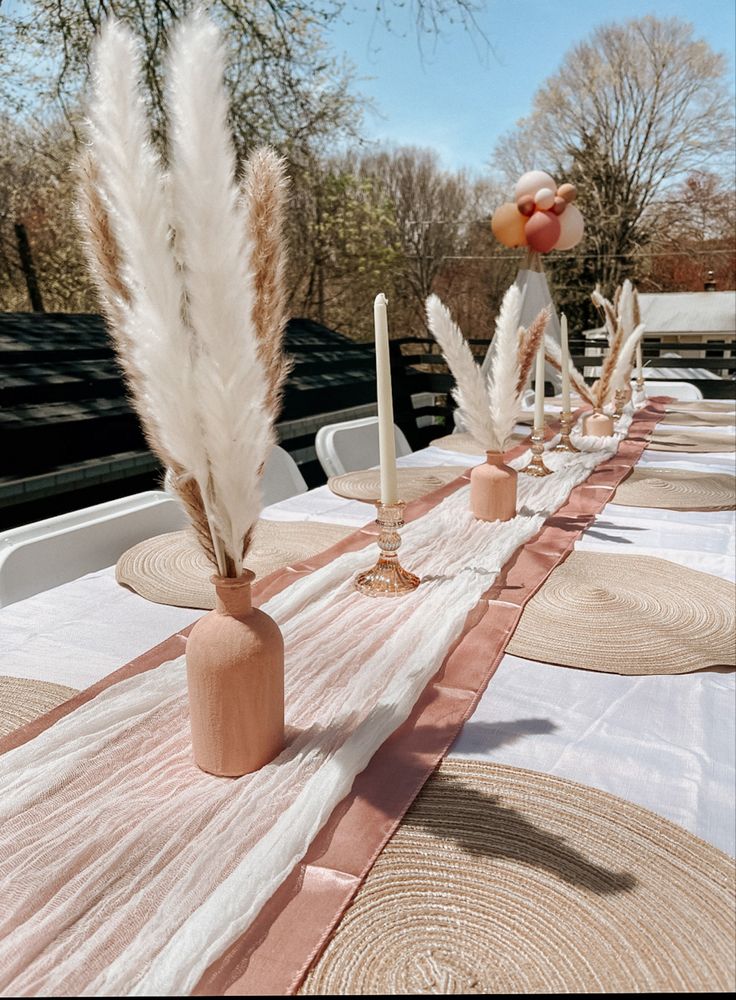 Minimal boho neutral Boho Pink Table Setting, Bridal Shower Boho Table Decor, Boho Birthday Centerpiece Party Ideas, Simple Boho Party Decor, Bobo Baby Shower Girl, Boho Party Table Setting, Boho Party Set Up, Rustic Boho Birthday Party Decor, Boho Set Up