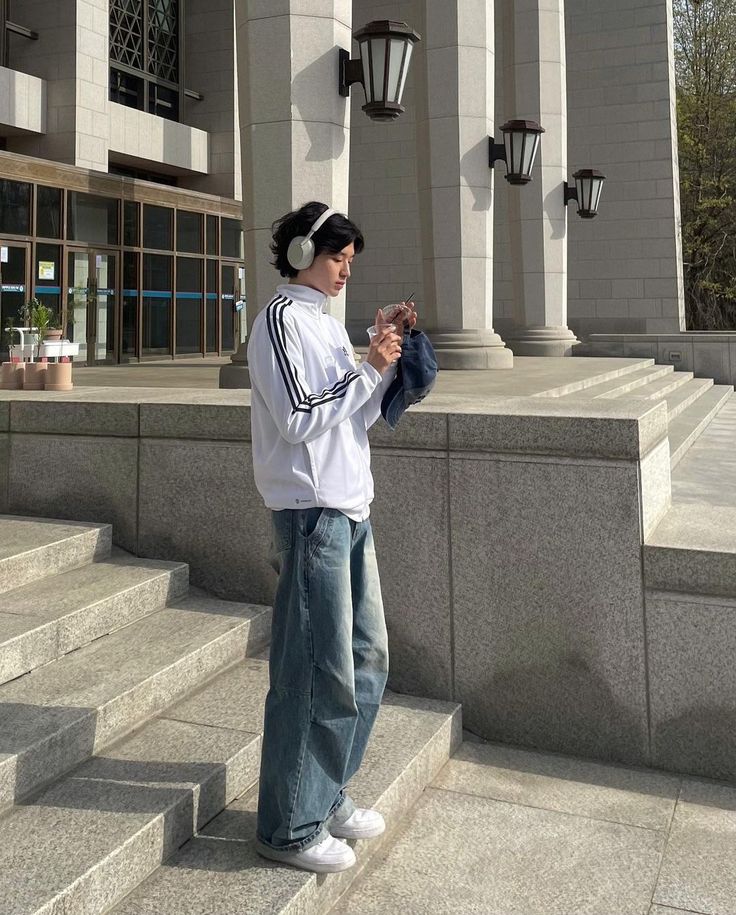 Japan Street Wear, Japanese Street Fashion Men, Kpop Fashion Men, Asian Streetwear, Streetwear Fits, Mens Casual Dress Outfits, Street Fashion Men Streetwear, Guys Clothing Styles, Mens Fashion Streetwear