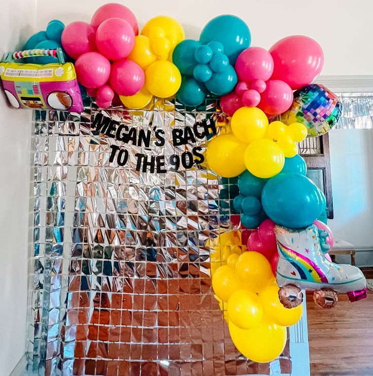 90s Balloon Arch Easy Balloon Arch, 90s Decorations, 90s Party Ideas, 90s Party Decorations, 90s Theme Party, Roller Skating Party, Bachelorette Decorations, 30th Bday, Skate Party