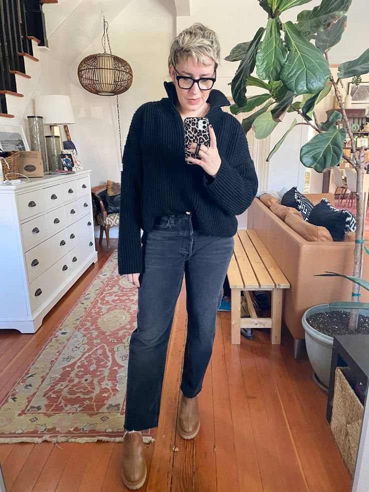 Straight Leg Black Jeans Outfit, Straight Ankle Jeans Outfit Winter, Relaxed Straight Leg Jeans Outfits, Black Crop Jeans Outfit, Black Straight Leg Pants Outfit, Black Cropped Jeans Outfit, Straight Leg Black Jeans Outfits, Straight Black Jeans Outfit, Black Washed Jeans Outfit