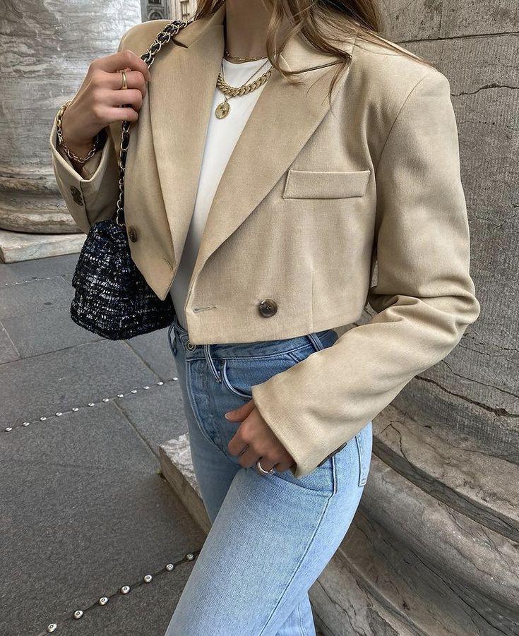 Crop Blazer Outfit, Beige Blazer Outfit, Blazer Outfits Women, Blazer Outfits Casual, Beige Outfit, Smart Outfit, Simple Trendy Outfits, Blazer Outfits, Autumn Outfit