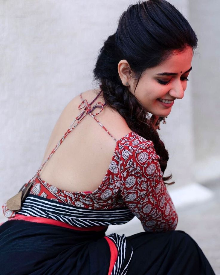 Ashika Ranganath Saree, Ashika Ranganath, Backless Blouse Designs, Girl Crush Fashion, Saree Models, Indian Actress Hot Pics, Beautiful Smile Women, Indian Beauty Saree, Formal Dress