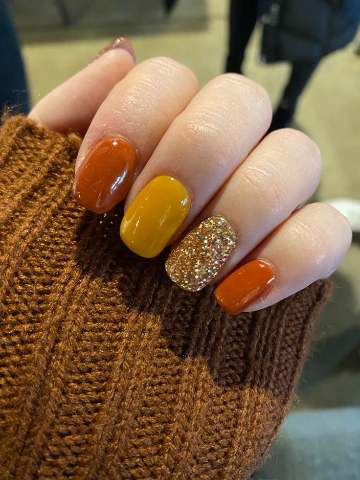 Football Dip Nails, Mustard Nails Design Color Combos, Fall Football Nail Designs, Yellow Fall Nails Design, Thanksgiving Nails Dip Powder, Fall Football Nails, Mustard Yellow Nails Fall, Dark Orange Nails Fall, Thanksgiving Dip Nails