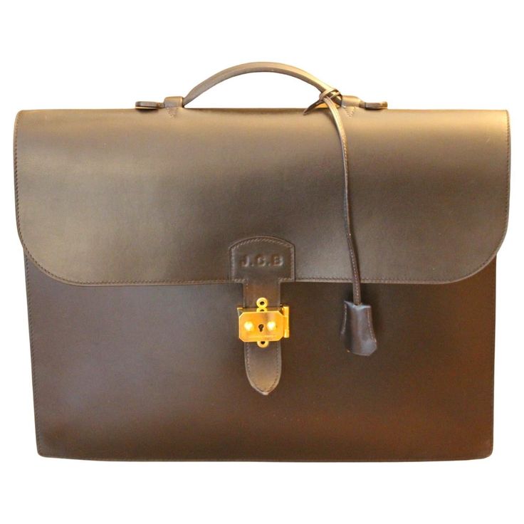 This Hermes black leather Sac A Depeches 39 briefcase is very elegant and convenient for an every day use. It features Hermès engraved golden plated hardware . It is embossed JCB initials. Its pinch lock top flap opens to an unlined and leather interior with 2 separate compartments and plenty of room for a laptop, papers, folders, notepads, binders and more.. Inside, there is no stain and no smell. Its top handle is in very good condition and is very comfortable. It is stamped in gold color on l Blanket Chest, Hermes Paris, Leather Briefcase, Color Dorado, Hermes Bag, Leather Interior, Fashion Handbags, Alligator, Gold Hardware