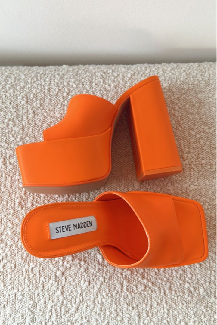 Orange Platform Heels, Heels Chunky, Shoes Fall, Orange Heels, Heels Platform, Fall Outfit Ideas, Platform Heels Chunky, Orange Leather, Fall Shoes