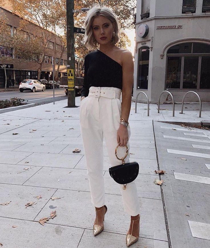 71a58e8cb75904f24cde464161c3e766desc35813205ri Laura Jade Stone, Elegant Outfit Classy, Elegante Casual, Classy Chic, Mode Inspo, Jade Stone, Looks Style, Mode Inspiration, White Pants