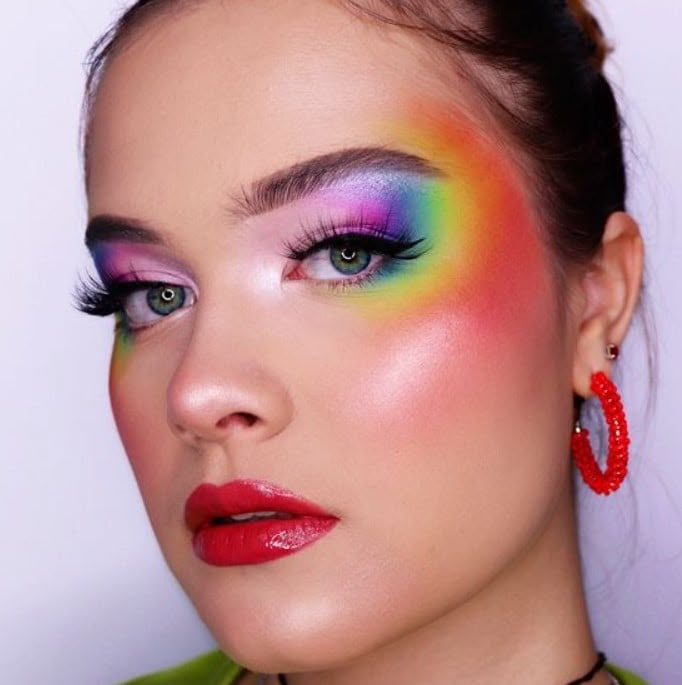 Rainbow eye makeup: Το απόλυτο look για να ξεχωρίσεις! | ediva.gr Pride Looks, Pride Ideas, Rainbow Eye Makeup, Pride 2023, Rainbow Eyeshadow, Bright Makeup, Pride Makeup, Rave Makeup, Rainbow Makeup