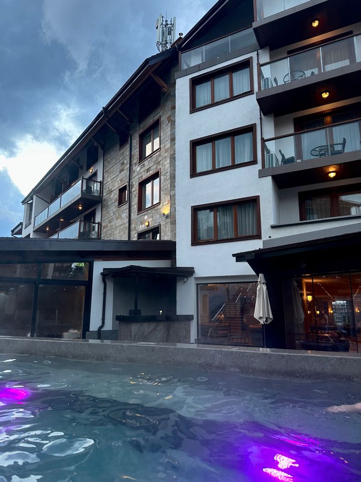 an outdoor hot tub in front of a hotel