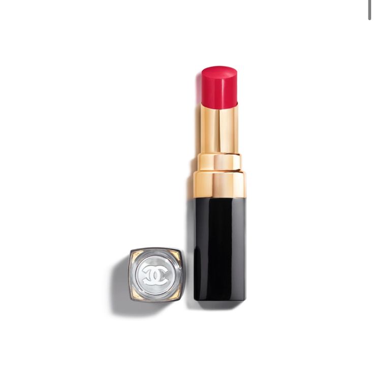 A Comfortable Lipstick With Intense Colour That Transforms On Contact With Lips For An Enhanced High-Shine Effect. Composition The Ultra-Pigmented Formula Features A Blend Of Oils To Moisturize And Glides Smoothly Onto Lips, While A Hydraboost Complex Containing Mimosa, Jojoba And Sunflower Waxes Ensures Nourishing Comfort. All In An Innovative Rouge Coco Case, Reinvented With A Transparent Cap So You Can Easily Choose Your Shade. How To Apply Swipe Directly Onto Lips Or Use Les Pinceaux De Chan Chanel Rouge Coco Flash, Mac Ruby Woo, Make Up Primer, Perfume Chanel, Chanel Fragrance, Chanel Lipstick, Chanel Rouge, Chanel Store, Chanel Cruise