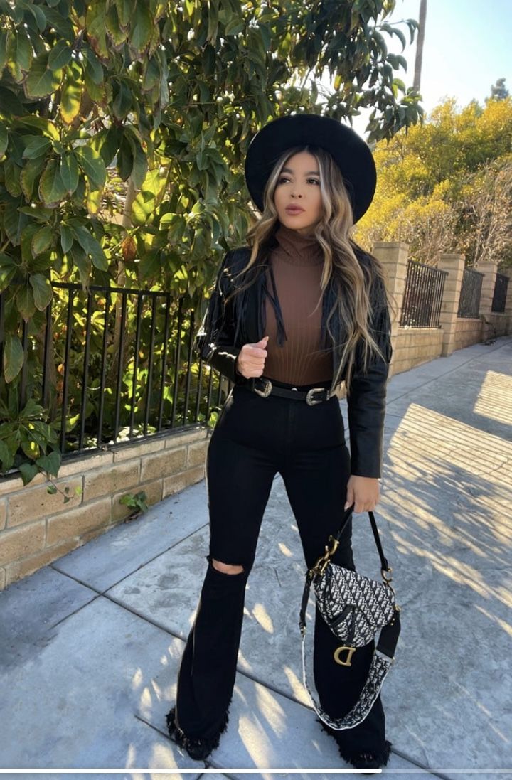 Black On Black Cowgirl Outfit, Western Outfits Women Black Jeans, Brown And Black Cowgirl Outfit, Black Tejana Hat Outfit, Country Outfits For Black Women, Western Outfits Women Flannel, Black Cowgirl Boots Outfit Jeans, Rancho Outfit Mexican Winter, Mexican Cowgirl Outfits Plus Size