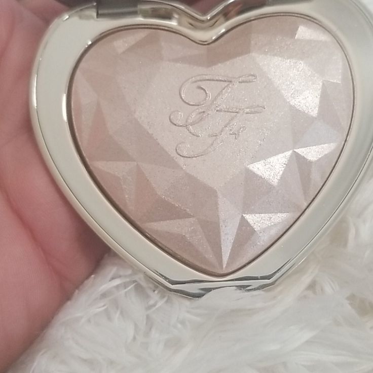 New Too Faced Love Light Prismatic Highlighter Blended By The Light Brand New In Box Body Shimmer Powder, Too Faced Highlighter, Dr Wardrobe, Waterproof Foundation, Diamond Lighting, Matte Bronzer, Bronzing Powder, Highlighter Palette, Too Faced Makeup