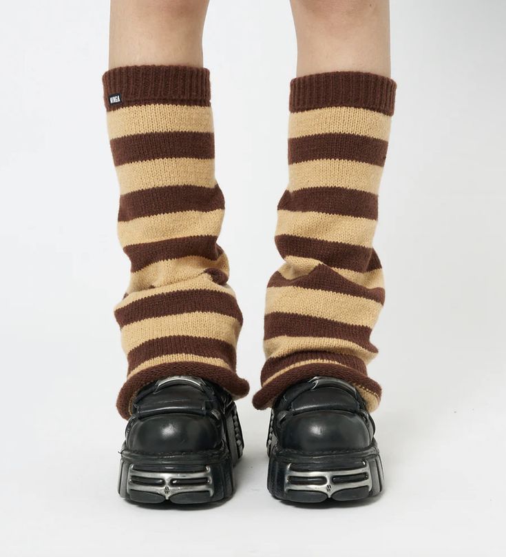 Casual Striped Leg Warmers For Winter, Casual Striped Leg Warmers For Fall, Brown Leg Warmers For Fall, Fall Ribbed Brown Bottoms, Fitted Brown Casual Leg Warmers, Casual Fitted Brown Leg Warmers, Brown Casual Winter Leg Warmers, Casual Brown Winter Leg Warmers, Casual Brown Leg Warmers For Winter