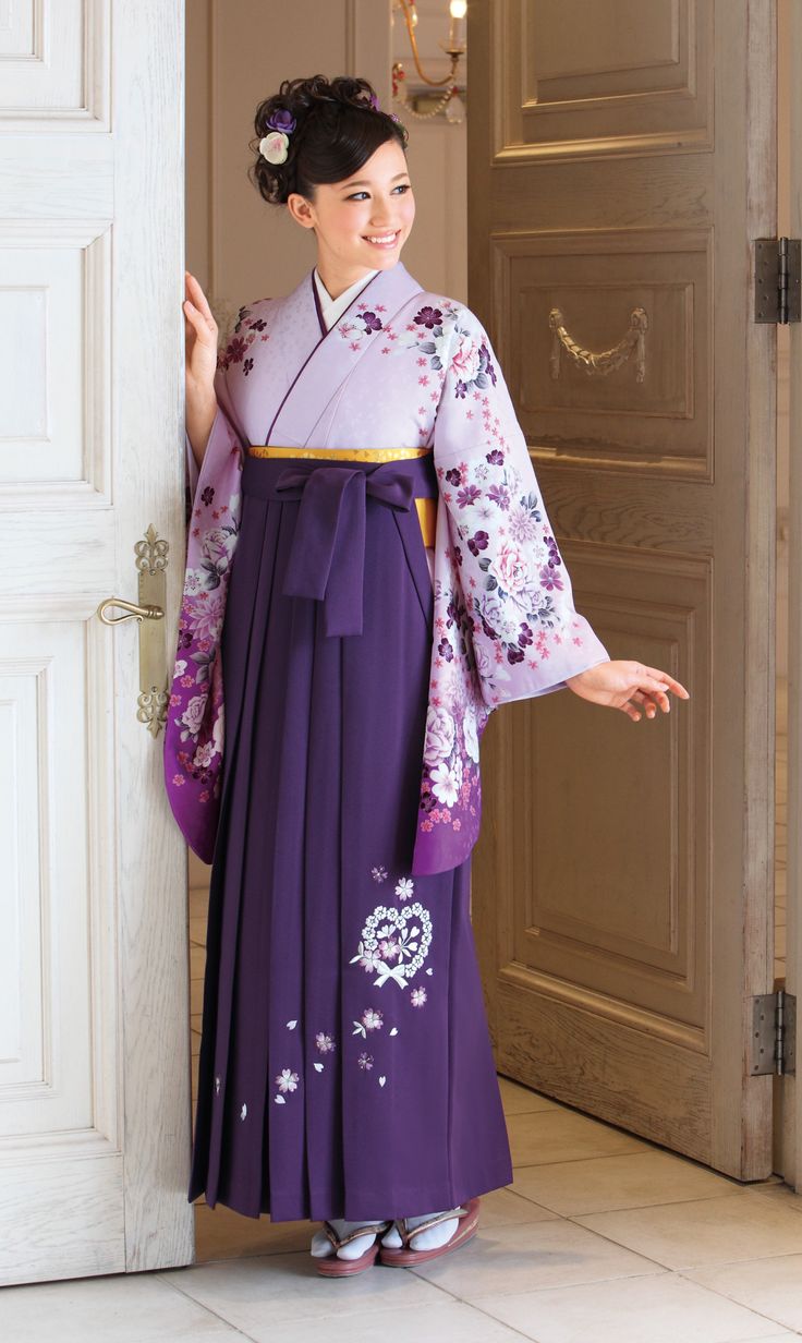 kimono daisuki // tumblr.com Japanese Style Dress, Japan Dress, Furisode Kimono, Japanese Traditional Clothing, Cute Kimonos, Kimono Japan, Traditional Japanese Kimono, Kimono Outfit, Mode Kimono