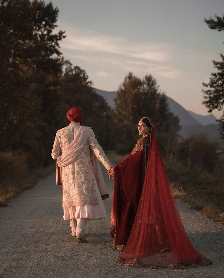 Photography Poses For Couples, Indian Engagement Photos, Indian Wedding Aesthetic, Sikh Wedding Photography, Bride Groom Photoshoot, Muslim Wedding Photography, Poses For Couples, Indian Wedding Poses, Bride Photos Poses