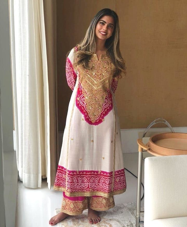 Instagram post by isha ambani • Jul 20, 2018 at 6:24am UTC Bandhani Suit, Isha Ambani, Bridal Anarkali Suits, Sari Design, Bandhani Dress, Heavy Dresses, Latest Dress Design, Beautiful Pakistani Dresses, Traditional Indian Outfits