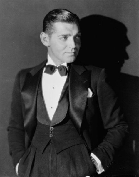 Tricks for Old-fashion-ing your suit for a vintage wedding | Offbeat Bride William Haines, 1930s Mens Fashion, Vintage Wedding Suits, 1930s Men, Men Celebrities, Old Hollywood Fashion, Vintage Tuxedo, Black Tie Formal, Hollywood Men