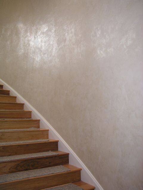 an empty staircase leading up to the second floor with no people or furniture on it