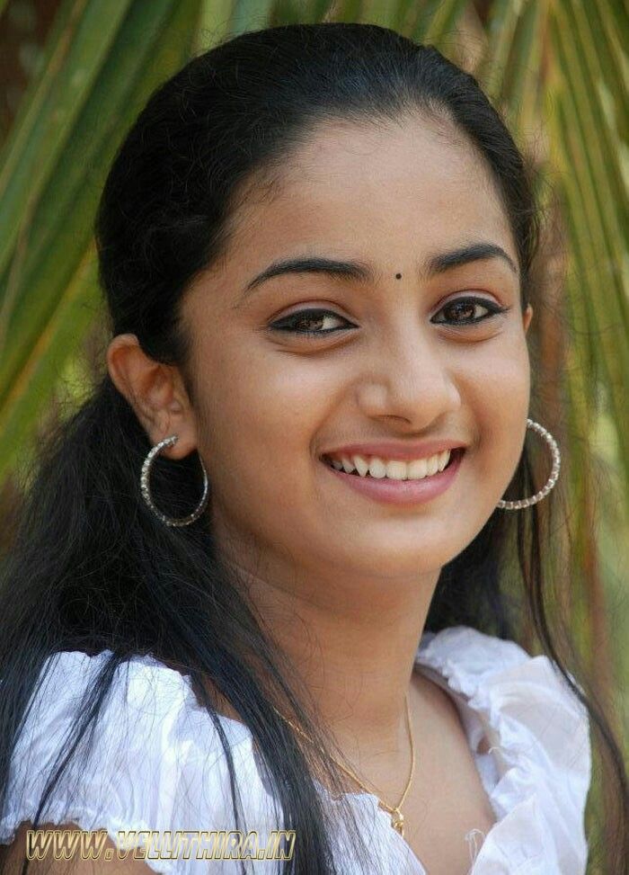 Namitha pramod Namita Pramod, Namitha Pramod, Ethnic Beauty, Indian Natural Beauty, Rakul Preet, Ear Ring, Beauty Face Women, College Girl, Beauty Pictures