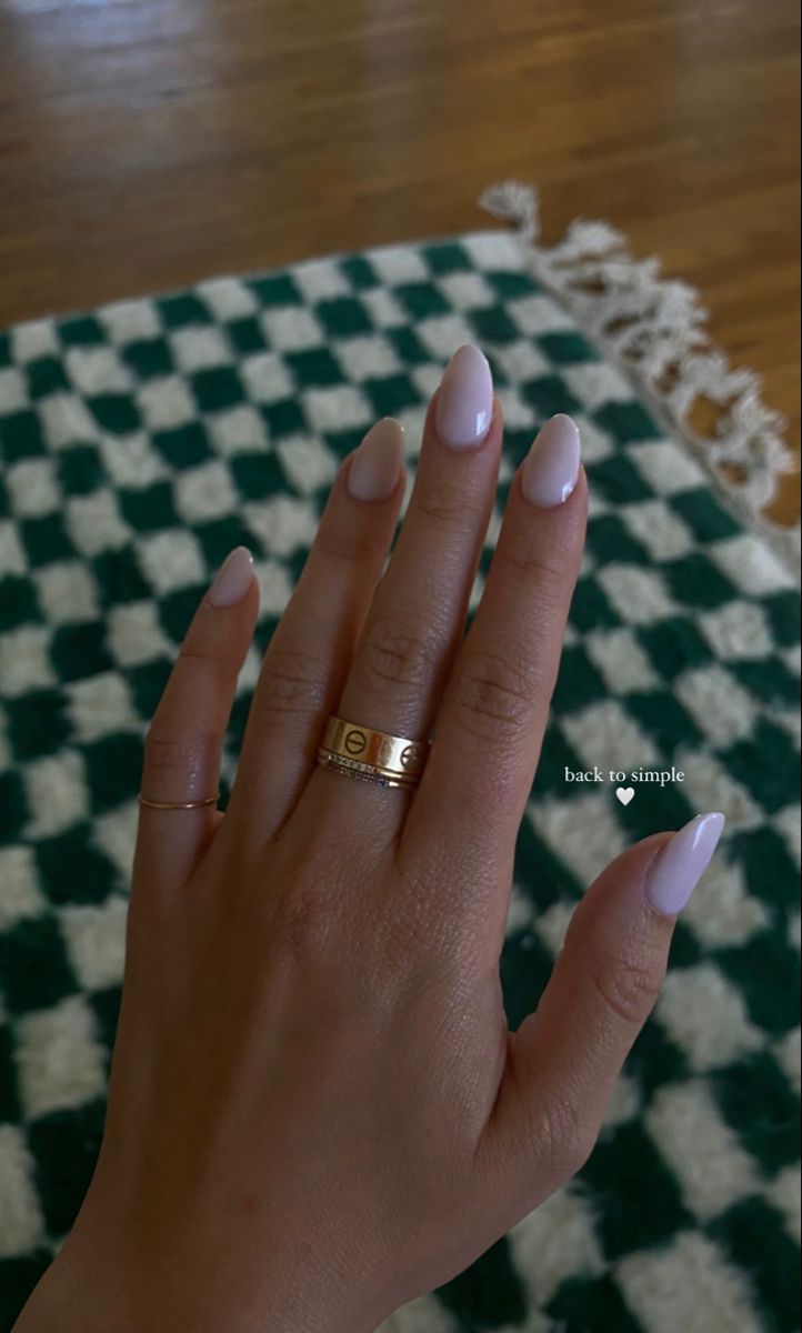 Short Summer Nails, Pink Nail Colors, Gold Minimalist Jewelry, Cartier Love Ring, Middle Finger Ring, Purple Details, Casual Nails, Get Ready For Summer, Almond Acrylic Nails