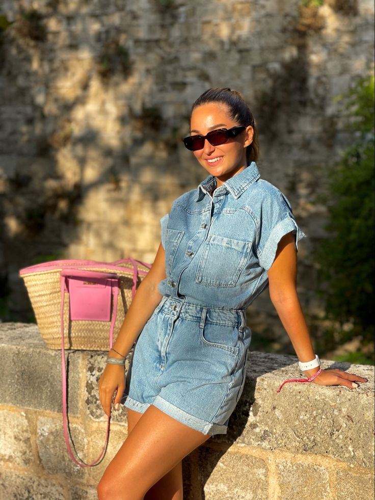 #Denim jumpsuit and straw bag by #Jacquemus #prada sunglasses Jean Short Jumpsuit Outfit, Denim Shorts Jumpsuit Outfit, Short Denim Jumpsuit Outfit, Denim Jumpsuit Outfit Summer, Denim Playsuit Outfit, Denim Jumpsuit Short, Zara Denim Jumpsuit, Looks Total Jeans, Short Jumpsuit Outfit