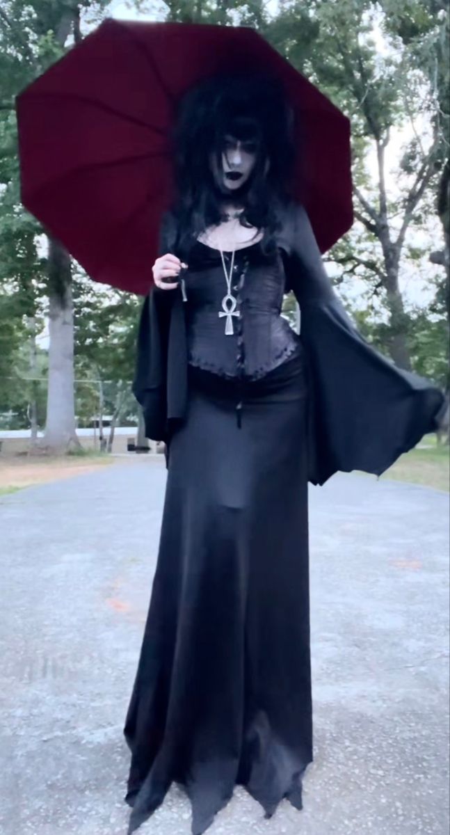 Trad Goth Inspiration, Trad Gothic Outfits, Goths In Ungothly Places, Trad Goth Women, Goth Outfits Dress, 80s Trad Goth Outfits, Female Vampire Outfit, Goth Women Outfits, Trad Goth Outfit Ideas