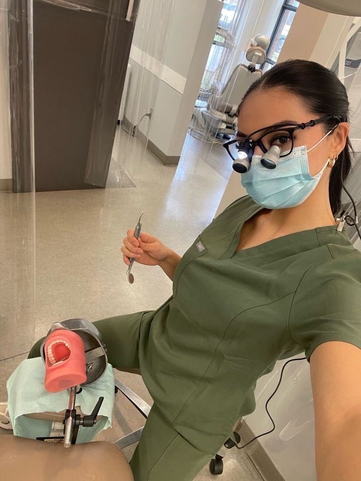 Dentist Career, Foto Doctor, Dental Assistant Study, Dental Hygiene Student, Dental Decay, Strong Teeth, Dental Aesthetics, Dental Hygiene School, Dentistry Student