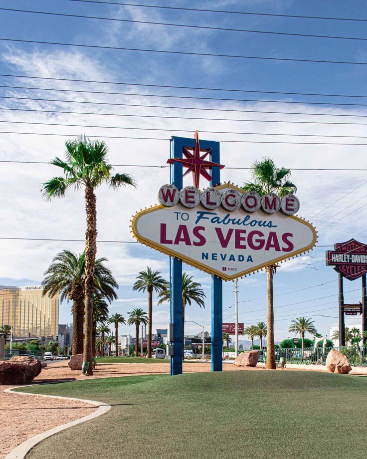 the welcome to fabulous las vegas sign in front of palm trees