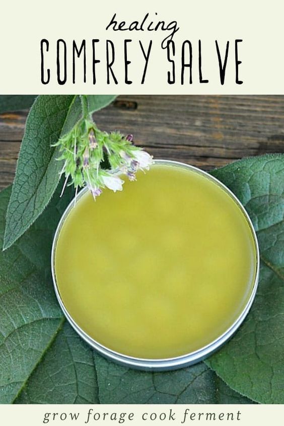 Herbal Salve Recipes, Comfrey Salve, Cooking With Turmeric, Medicinal Herbs Garden, Salve Recipes, Herbal Salves, Healing Salves, Homemade Bath, Herbal Recipes