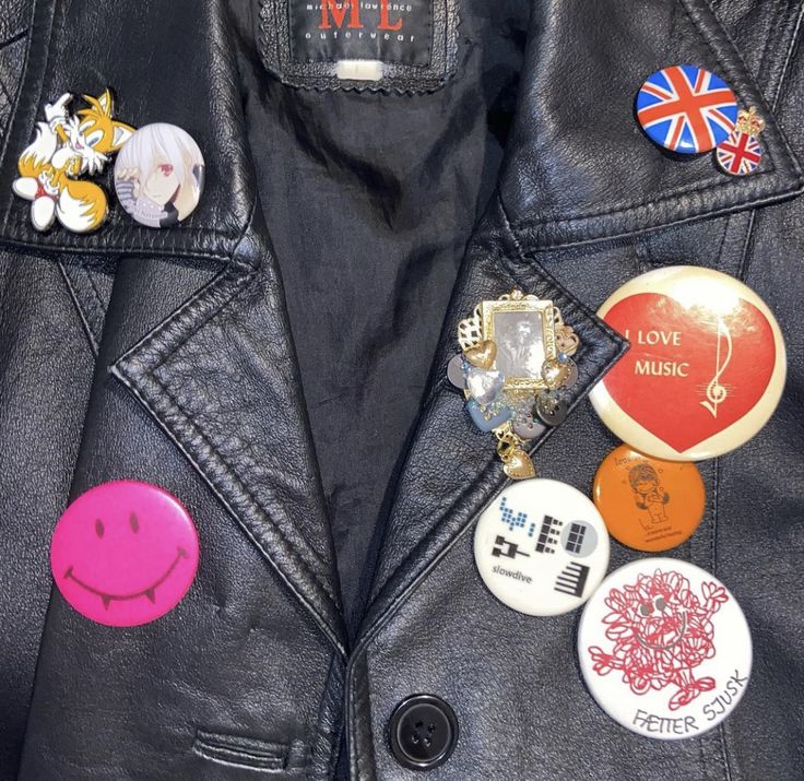 Riot Grrrl, Sirius Black, Cute Pins, Button Pins, My Vibe, Dream Wardrobe, Baby Fashion, Mood Board, Personal Style