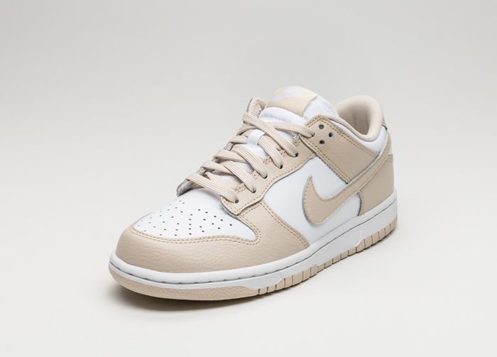 Nike Wmns Dunk Low - White / Oatmeal Nike Blazer Outfit, Wmns Dunk Low, White Nike Shoes, Dr Shoes, Basket Style, Preppy Shoes, Jordan Shoes Girls, All Nike Shoes, Nike Air Shoes