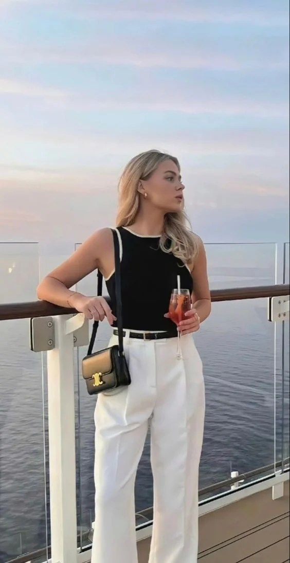 25 Quiet Luxury Old Money Outfits for Summer 2024: Look Expensive, Rich & Classy 38 Hot Weather Elegant Outfits, Outfit For Summer 2024, Casual Elegant Summer Outfits, Summer Fashion London, Old Classy Outfits, Quiet Luxury Fashion Petite, Rooftop Outfit Summer, Canadian Summer Outfits, Summer Amsterdam Outfits