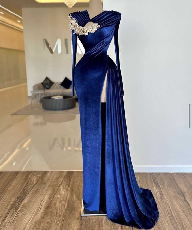 Velvet Ball Gown, Blessed Wednesday, Soiree Dress, Blue Long Sleeve Dress, Ball Gowns Evening, Long Prom Dresses, Quick Outfits, Girly Images, Spring Summer Dress