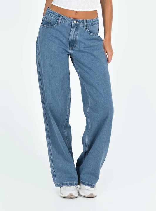 Cheap Chic Mid-rise Bottoms, Midside Jeans, Denim Belt, Fleece Dress, Relaxed Jeans, Outerwear Outfit, Casual Tank Tops, Tops Fall, Colored Denim