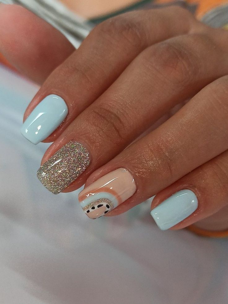 Short Gel Nails 2023 Trends, Summer 2023 Nail Art Designs, Summer Short Nails 2023 Gel, Goat Nails Art, Trendy Nails Short Square Spring, Gel Nail Designs Birthday, Popular Nail Art 2023, Trendy Nails Short Square Summer, White And Gold Design Nails