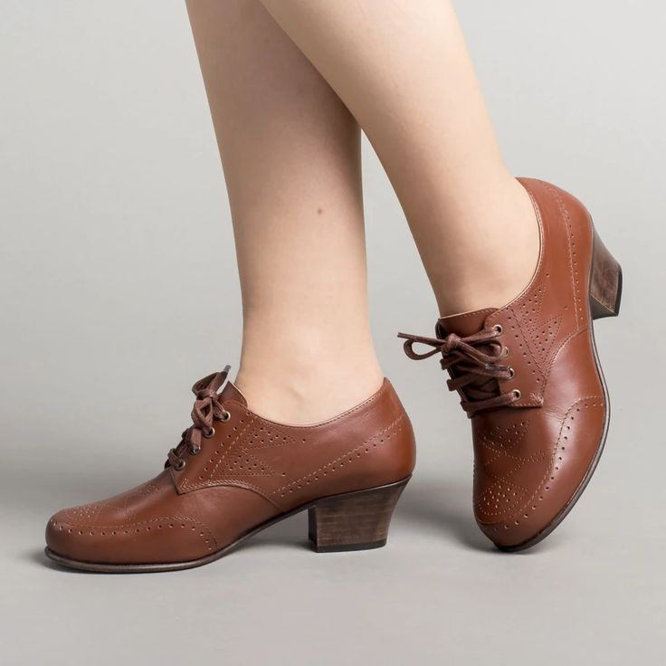 PRE-ORDER Claire 1940s Oxfords (Brown)(1920-1960) – American Duchess Vintage Oxford Lace-up Shoes For Fall, Classic Wingtip Lace-up Shoes For Fall, Vintage Brown Lace-up Shoes With Rubber Sole, Vintage Brown Lace-up Business Shoes, Vintage Oxfords For Office In Fall, Vintage Oxfords For Fall Office Wear, Retro Fall Oxfords For Workwear, Retro Oxfords For Fall Workwear, Retro Oxfords For Workwear In Fall