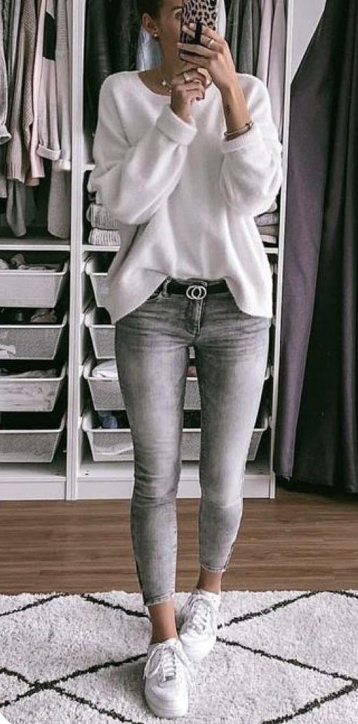 Grey Jeans Outfit, Outfits To Copy, Cute Spring Outfits, Grunge Look, Outfit Jeans, Mode Casual, Outfits Spring, Looks Chic, Grey Jeans