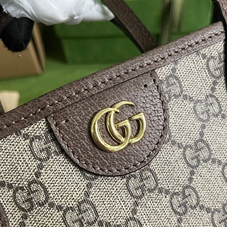 Includes originals Brand box and dust bag Ladies Handbags, Branded Packaging, Medium Tote, Gucci Bags, Large Tote Bag, Large Tote, Luxury Items, Leather Handle, Gucci Bag