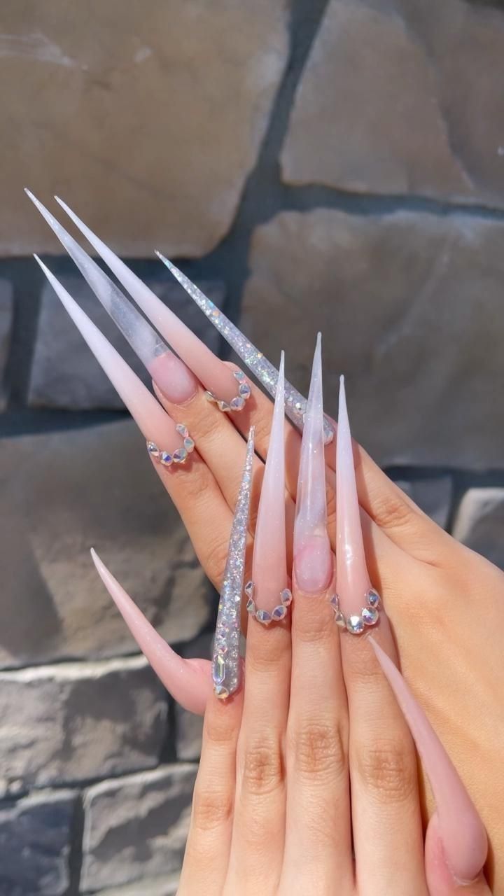 Acrylic Nails Stiletto, Long Red Nails, Stilleto Nails Designs, Long Stiletto Nails, Pointy Nails, Stiletto Nail Art, Long Acrylic Nail Designs, Diy Acrylic Nails, Long Nail Designs