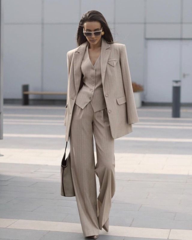 areti Prom Suits Women Elegant, Prom Suits Women, Classy Work Attire, Boss Chic, Briefcase Women, Monochromatic Outfit, Everyday Fashion Outfits, Woman Suit Fashion, Stylish Work Outfits