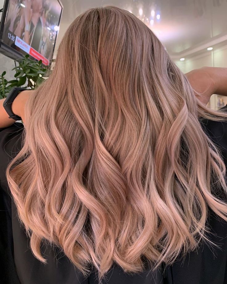 Champagne Mauve Hair, Cute Hair Colors For Blondes, Strawberry Blonde Hair Balayage, Peachy Hair Color, Balayage Pink, Rose Blonde Hair, Blonde Hair Balayage, Blond Rose, Blond Beige